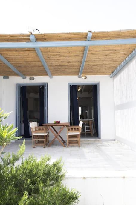 Beachfront 2Br Apartment - Free Parking Livadi  Exterior photo